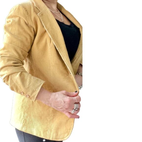 Women’s Corduroy blazer Vintage gold corduroy, lined 3 pockets 2 button closure - Picture 5 of 11